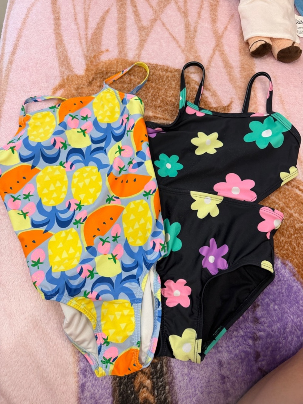 Toddler Swimsuits like new!